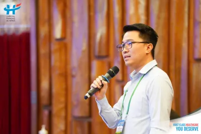 Dr. Bùi Quang Lộc presents a report on the treatment of advanced biliary cancer at the 2025 Annual Scientific Conference of Chợ Rẫy Hospital